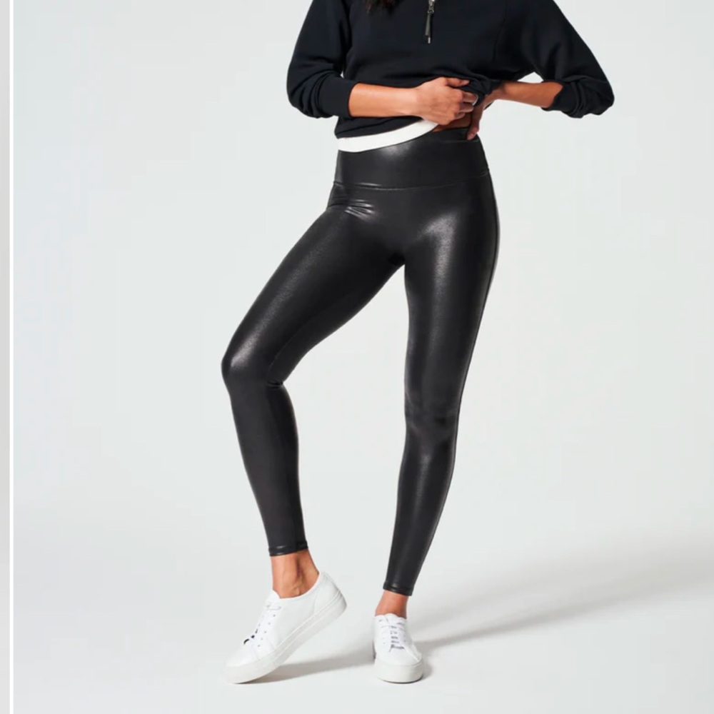 SPANXshape™ Faux Leather
Leggings
